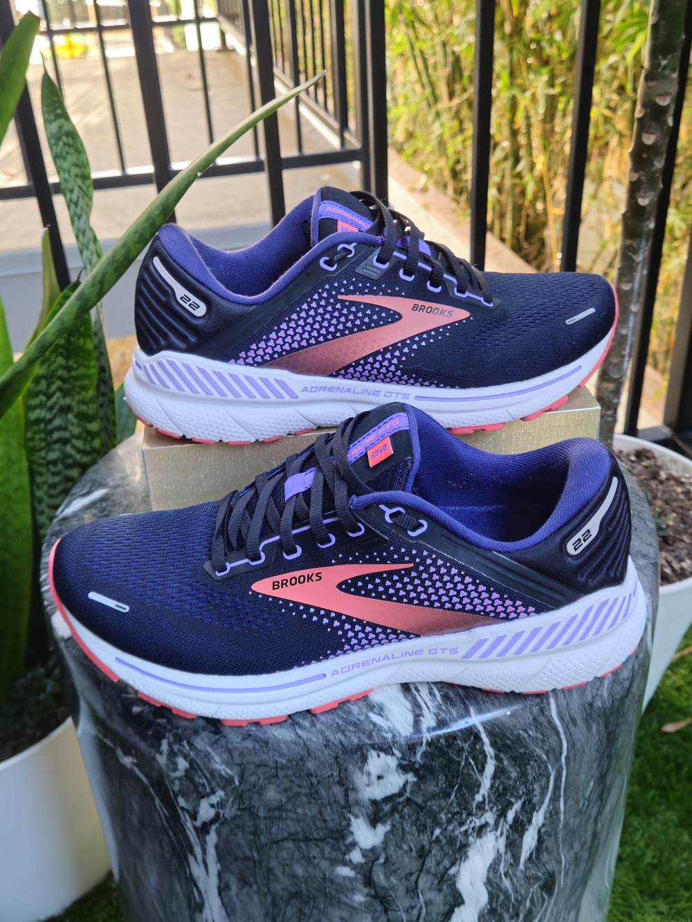 Brooks Adrenaline GTS 22 Running Shoes Navy Blue Pink Women's Size 10 Wide